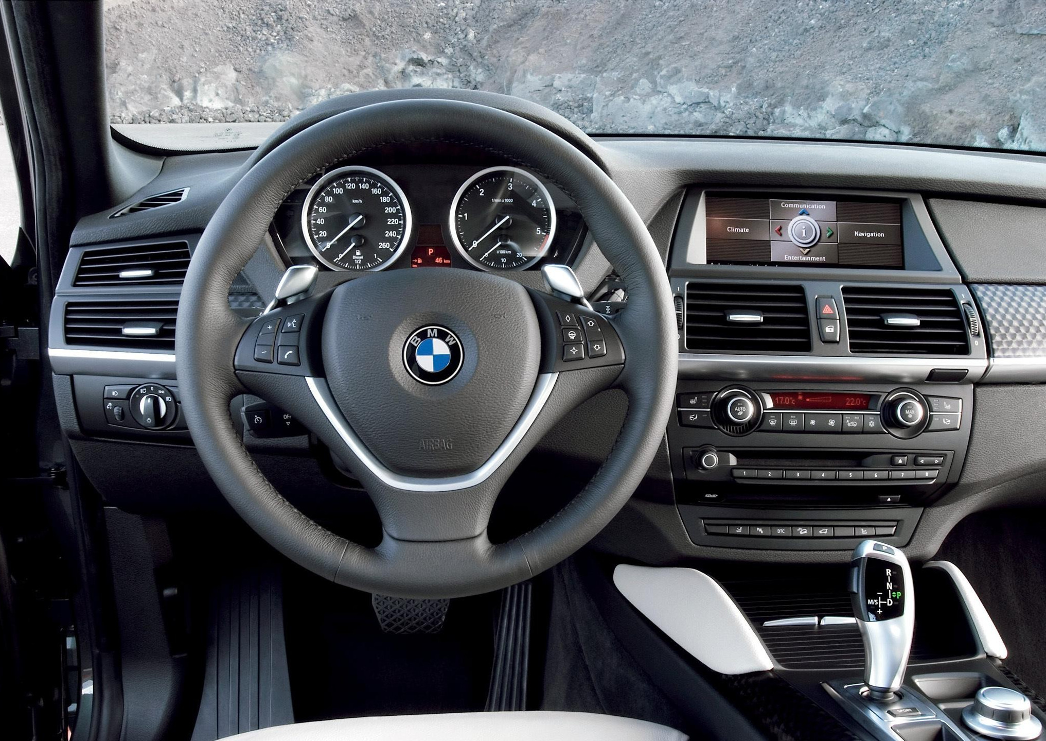 BMW X6 - interiér