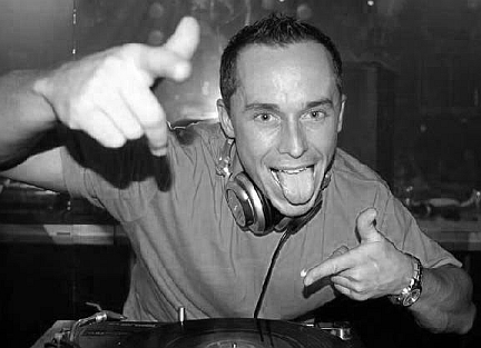 dj Izzy